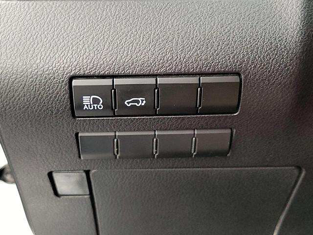 Photo of 2022 White Lexus RX 350