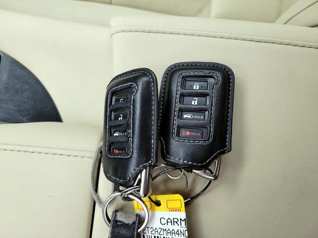 Photo of 2022 White Lexus RX 350