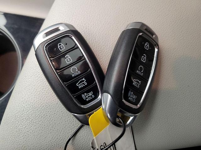Photo of 2023 Blue Hyundai ELANTRA