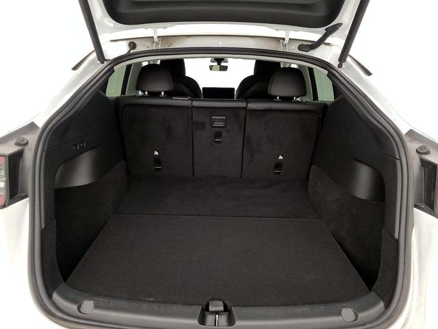 Photo of 2022 White Tesla Model Y