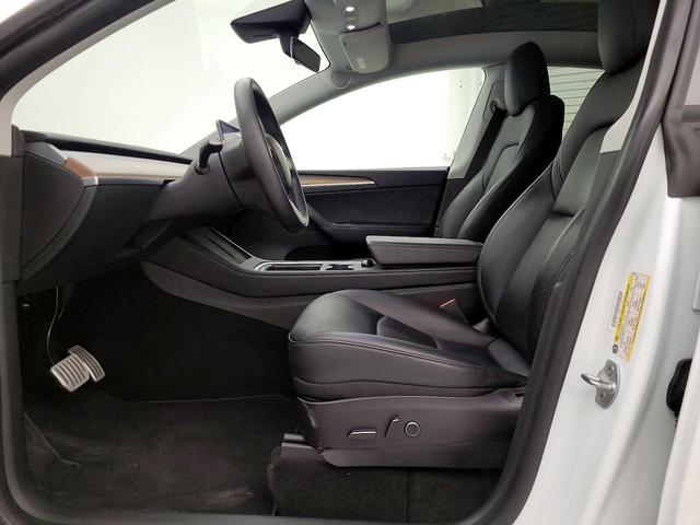 Photo of 2022 White Tesla Model Y