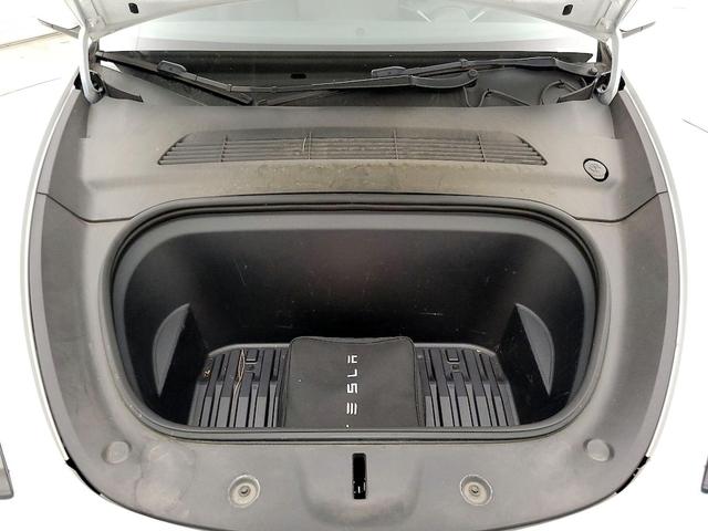 Photo of 2022 White Tesla Model Y