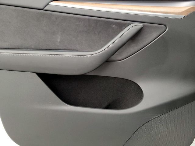 Photo of 2022 White Tesla Model Y