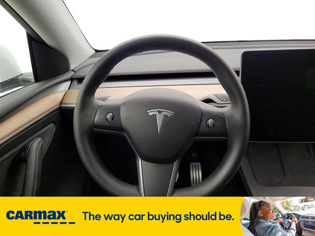 Photo of 2022 White Tesla Model Y