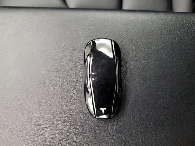 Photo of 2022 White Tesla Model Y