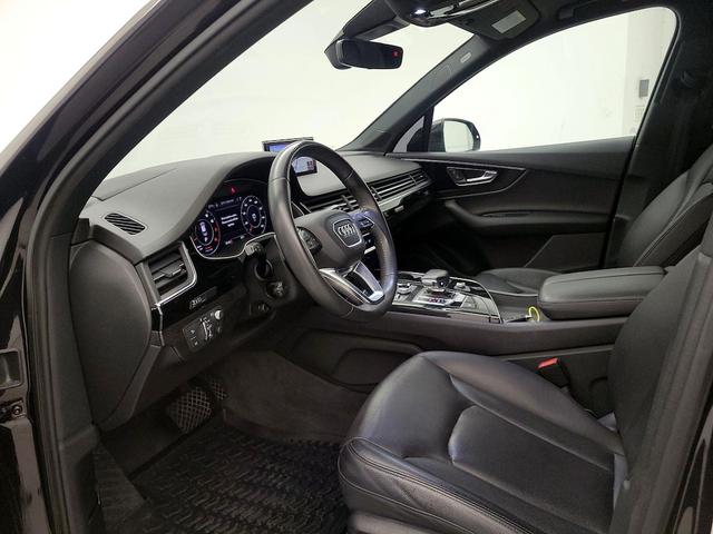 Photo of 2018 Black Audi Q7