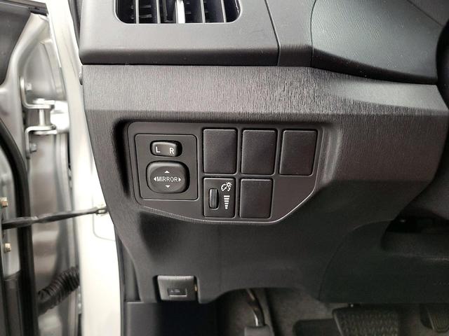 Photo of 2014 Silver Toyota Prius