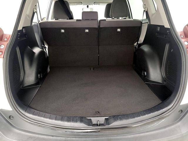 Photo of 2015 White Toyota RAV4