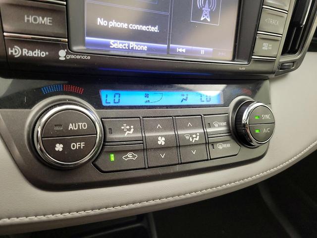Photo of 2015 White Toyota RAV4