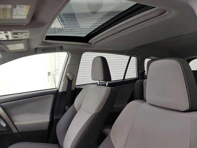 Photo of 2015 White Toyota RAV4