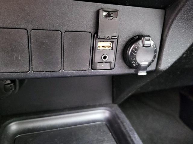 Photo of 2015 White Toyota RAV4