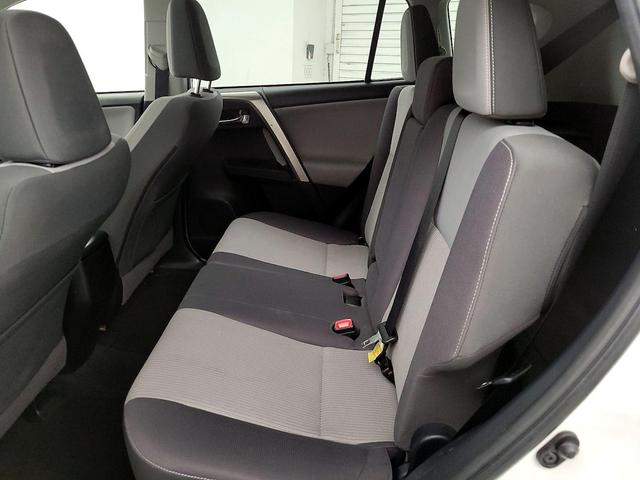Photo of 2015 White Toyota RAV4