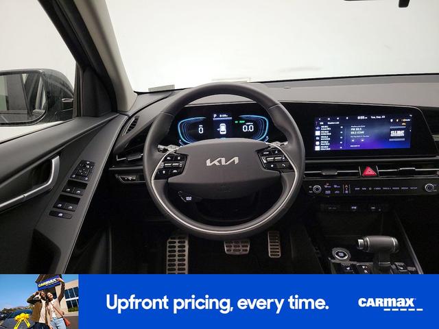 Photo of 2023 Gray Kia Niro