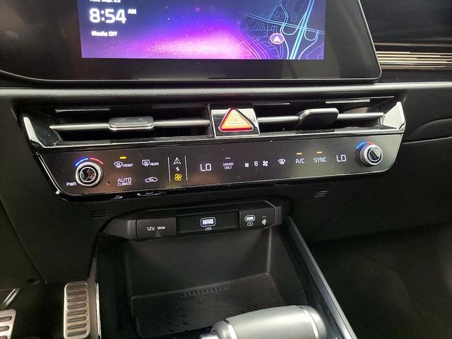 Photo of 2023 Gray Kia Niro