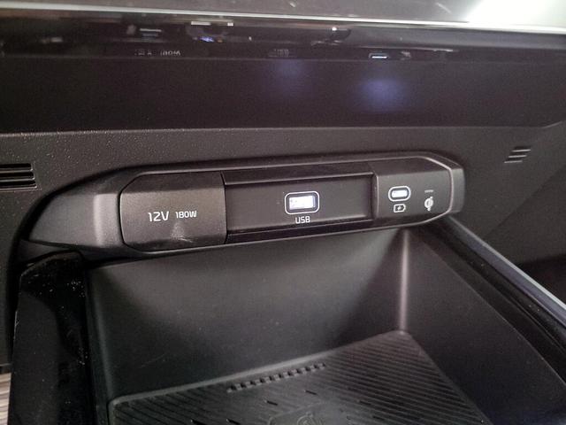 Photo of 2023 Gray Kia Niro