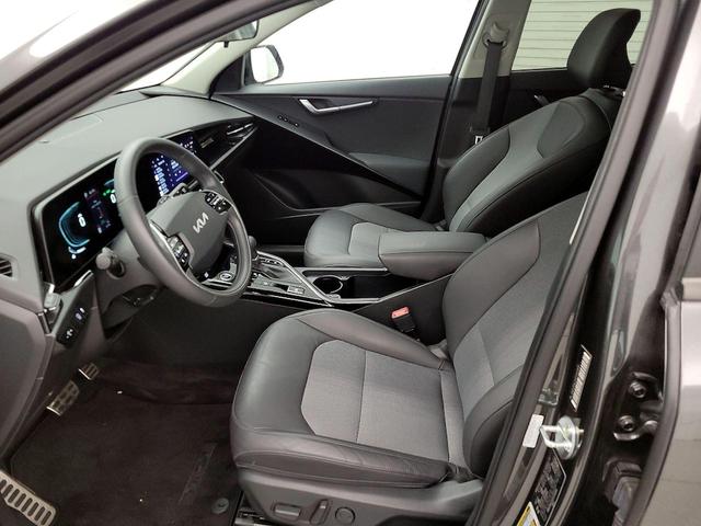 Photo of 2023 Gray Kia Niro