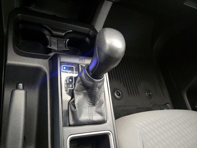 Photo of 2021 White Toyota Tacoma