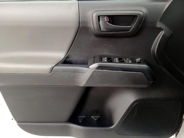 Photo of 2021 White Toyota Tacoma