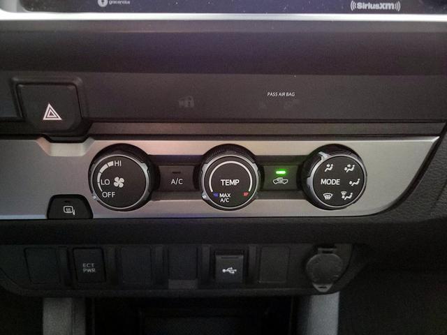 Photo of 2021 White Toyota Tacoma