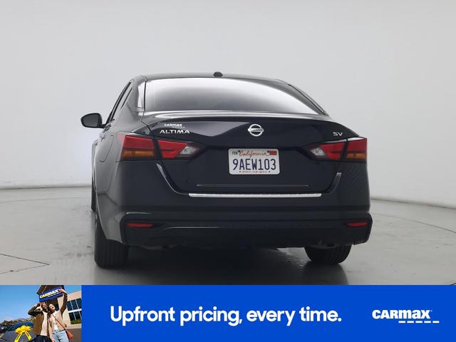 Photo of 2022 Black Nissan Altima