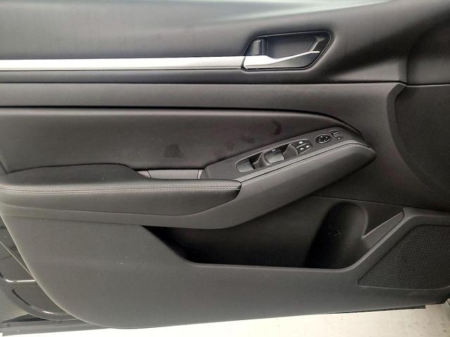 Photo of 2022 Black Nissan Altima