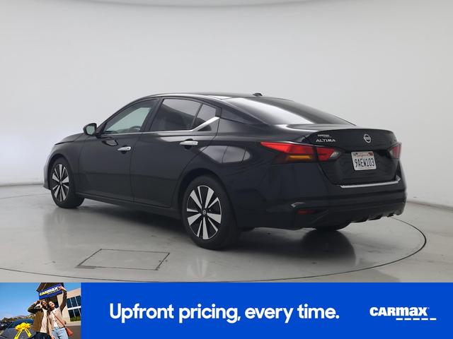 Photo of 2022 Black Nissan Altima