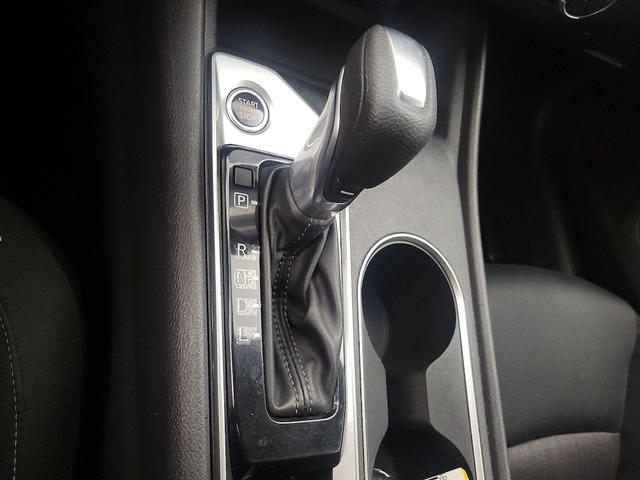Photo of 2022 Black Nissan Altima