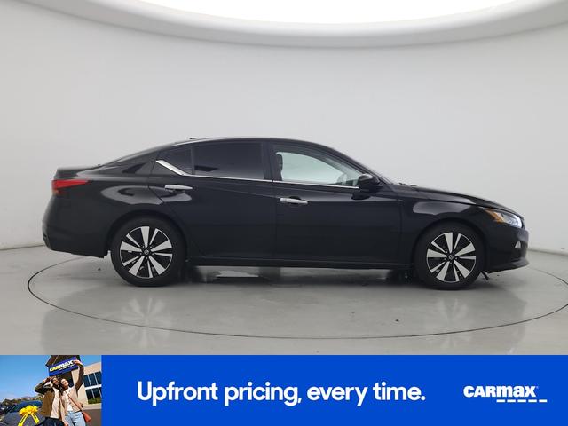 Photo of 2022 Black Nissan Altima