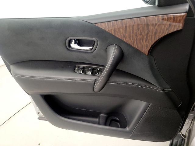 Photo of 2017 Silver Nissan Armada