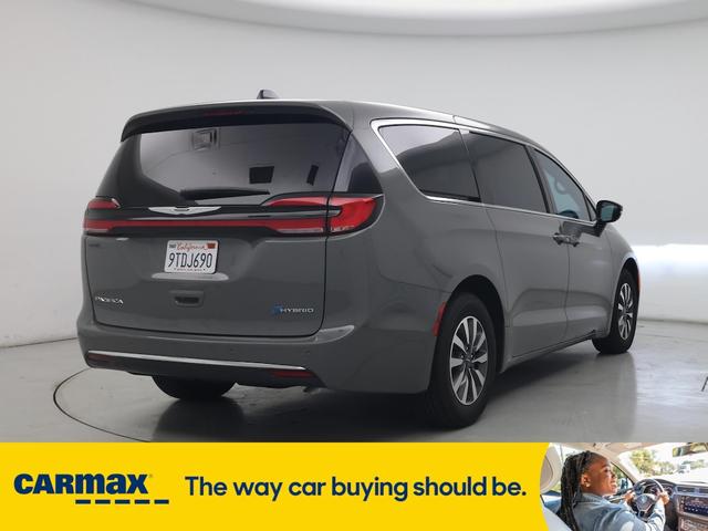 Photo of 2025 Gray Chrysler Pacifica Hybrid
