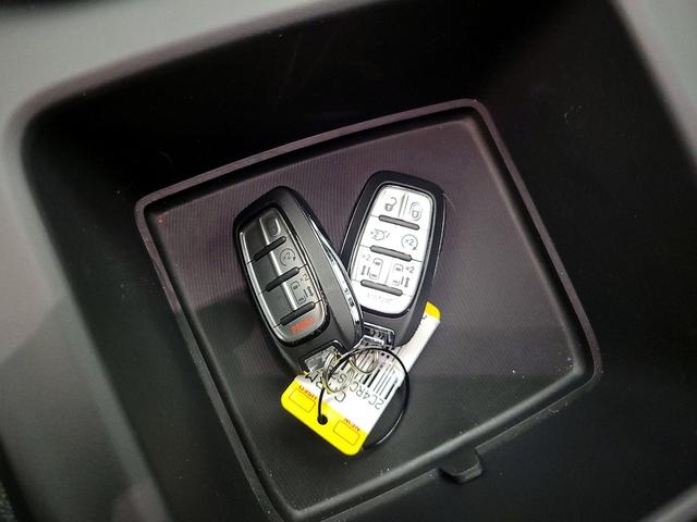 Photo of 2025 Gray Chrysler Pacifica Hybrid