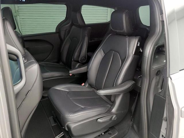 Photo of 2025 Gray Chrysler Pacifica Hybrid