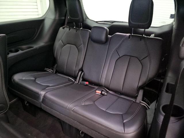 Photo of 2025 Gray Chrysler Pacifica Hybrid