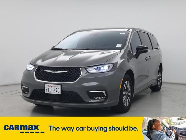 Photo of 2025 Gray Chrysler Pacifica Hybrid