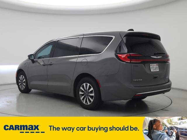 Photo of 2025 Gray Chrysler Pacifica Hybrid