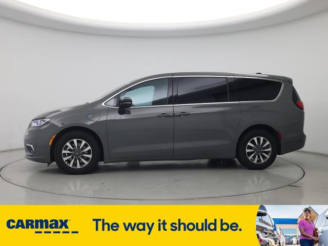 Photo of 2025 Gray Chrysler Pacifica Hybrid