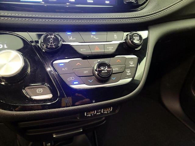 Photo of 2025 Gray Chrysler Pacifica Hybrid