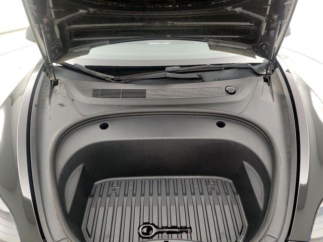 Photo of 2022 Black Tesla Model 3