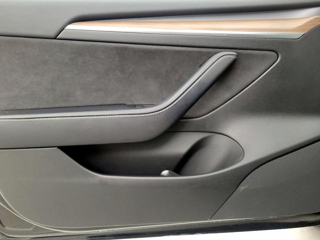 Photo of 2022 Black Tesla Model 3
