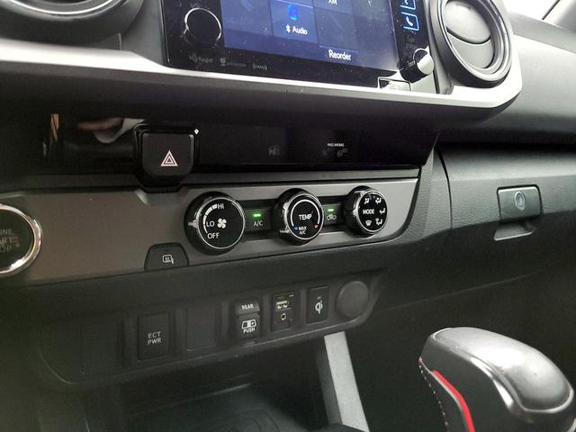 Photo of 2018 White Toyota Tacoma