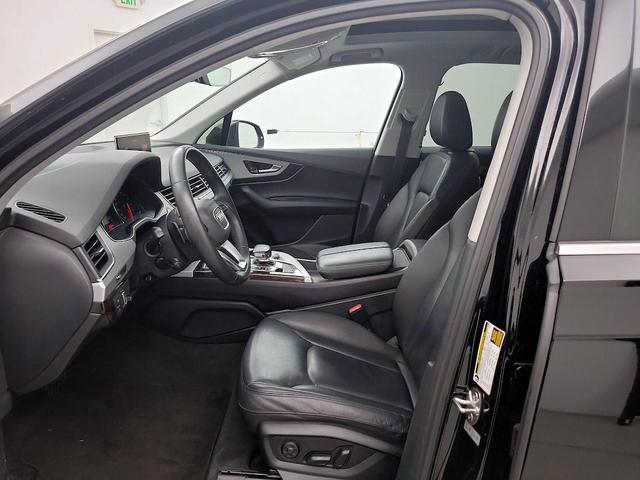 Photo of 2019 Black Audi Q7