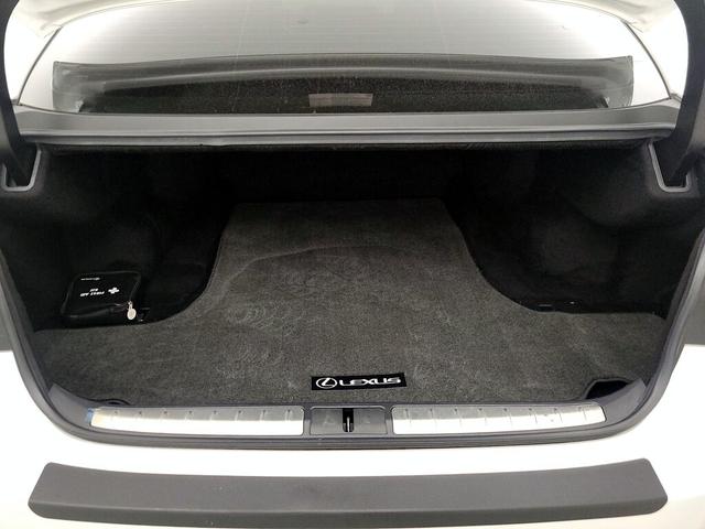 Photo of 2018 White Lexus LS 500