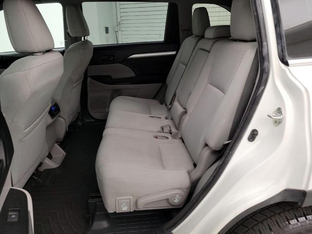 Photo of 2018 White Toyota Highlander
