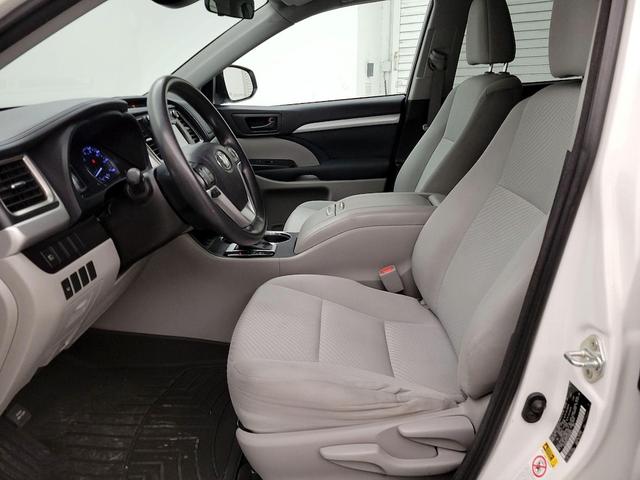 Photo of 2018 White Toyota Highlander