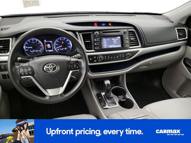 Photo of 2018 White Toyota Highlander