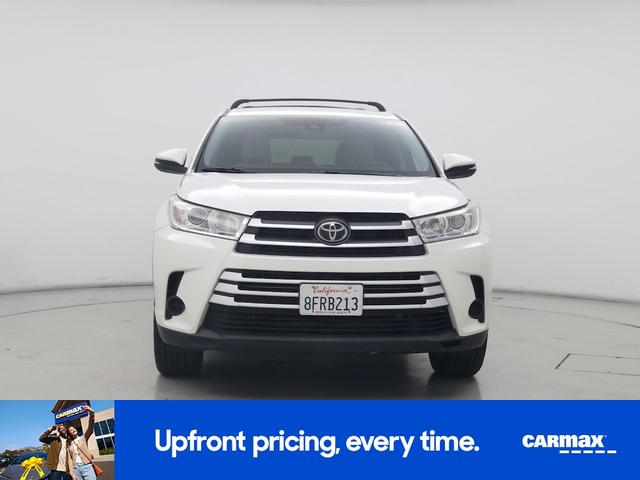 Photo of 2018 White Toyota Highlander