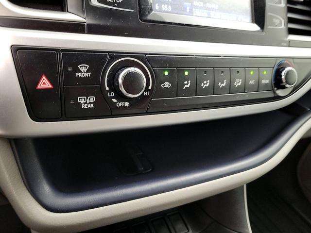 Photo of 2018 White Toyota Highlander