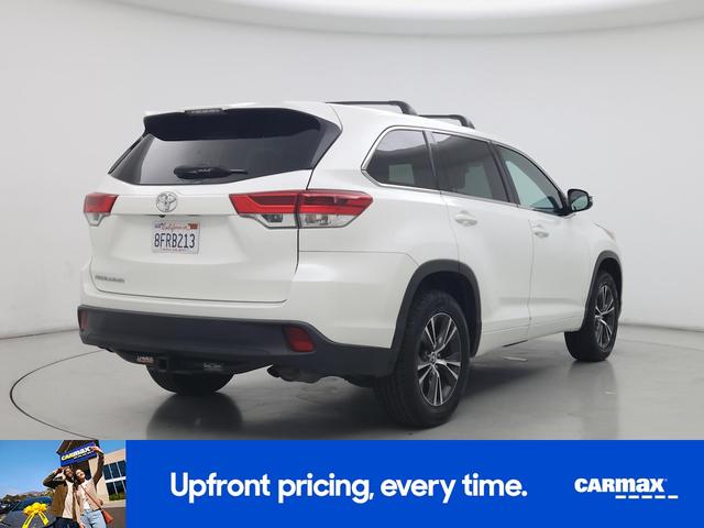 Photo of 2018 White Toyota Highlander