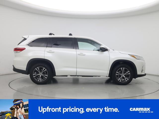 Photo of 2018 White Toyota Highlander