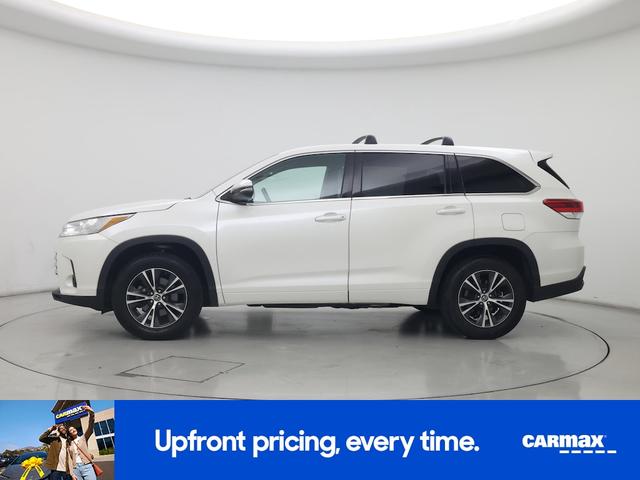 Photo of 2018 White Toyota Highlander